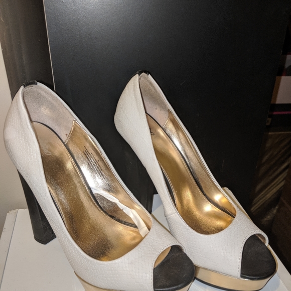 Shoe Haul price per pair. Can break up. - Picture 4 of 6